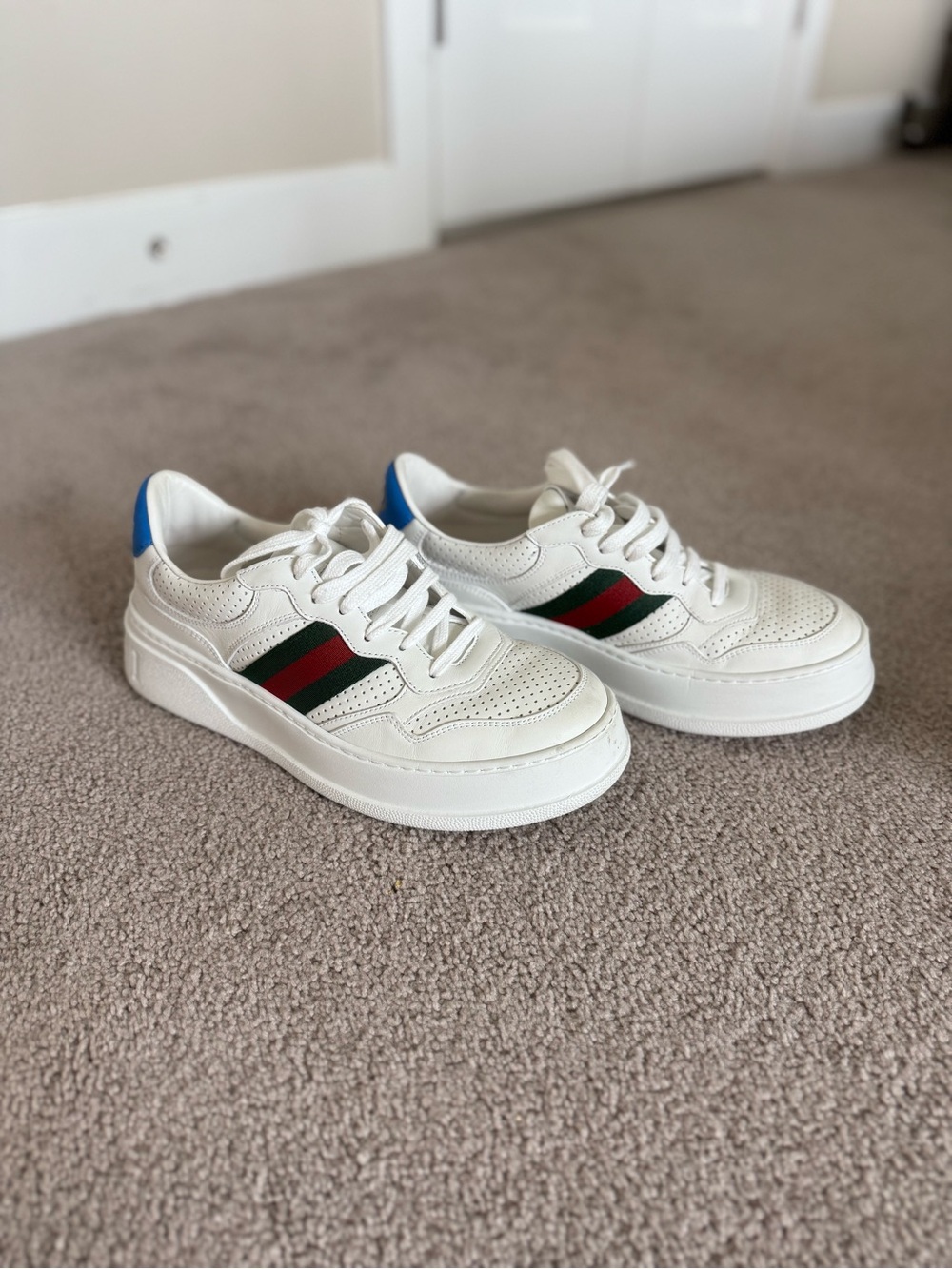AUTHENTIC Gucci White Leather Sneakers with Red & Green Stripe and Blue Heel - Picture 2 of 7